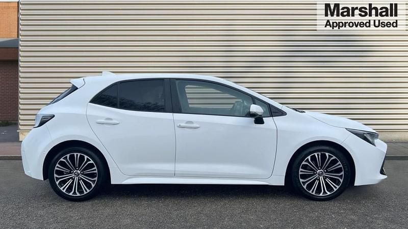 Used Toyota Corolla Design 116 HP (85 kW) 2019 White