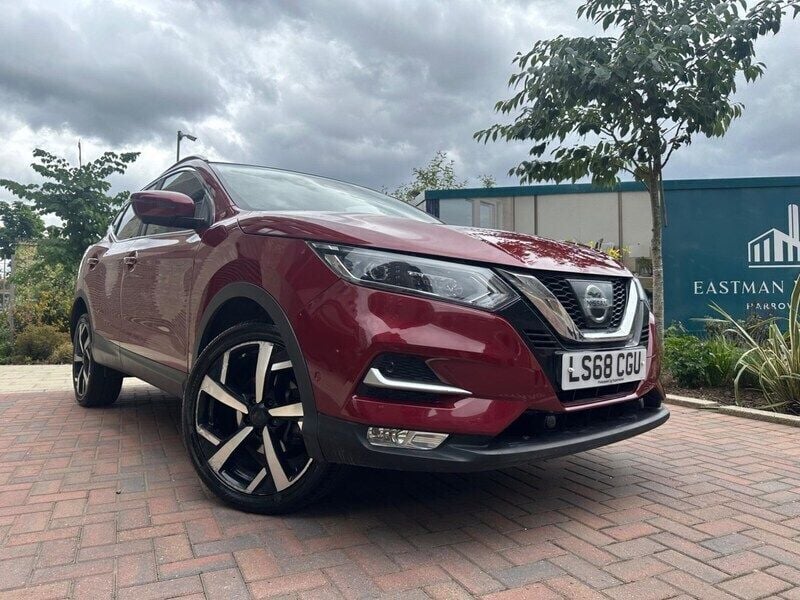 Red Used 2018 Nissan Qashqai Tekna SUV | £8,795 (Super price) - Image 1/4