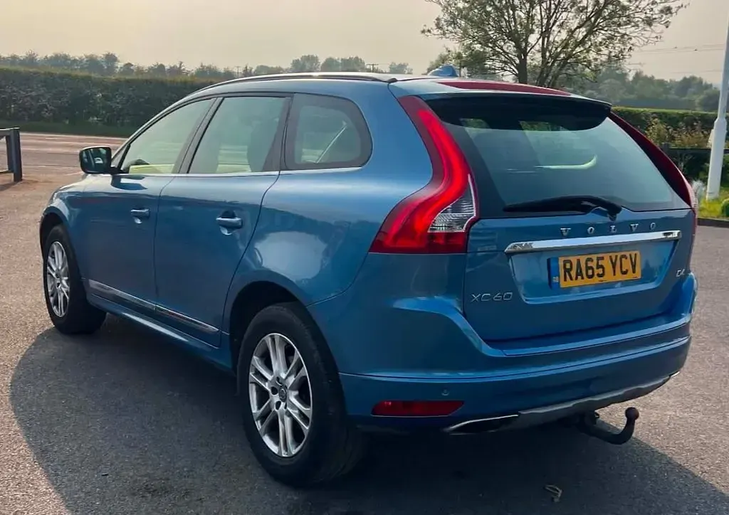 Used Volvo XC60 SE Lux 190 HP (139 kW) 2016 Blue SUV