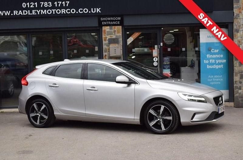 Silver Used 2017 Volvo V40 R-Design Estate | £9,000 (Fair price) - Image 1/4