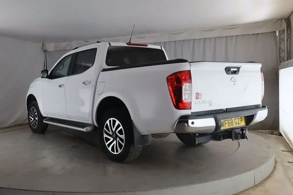 Used Nissan Navara Tekna 190 HP (139 kW) 2018 White Pickup