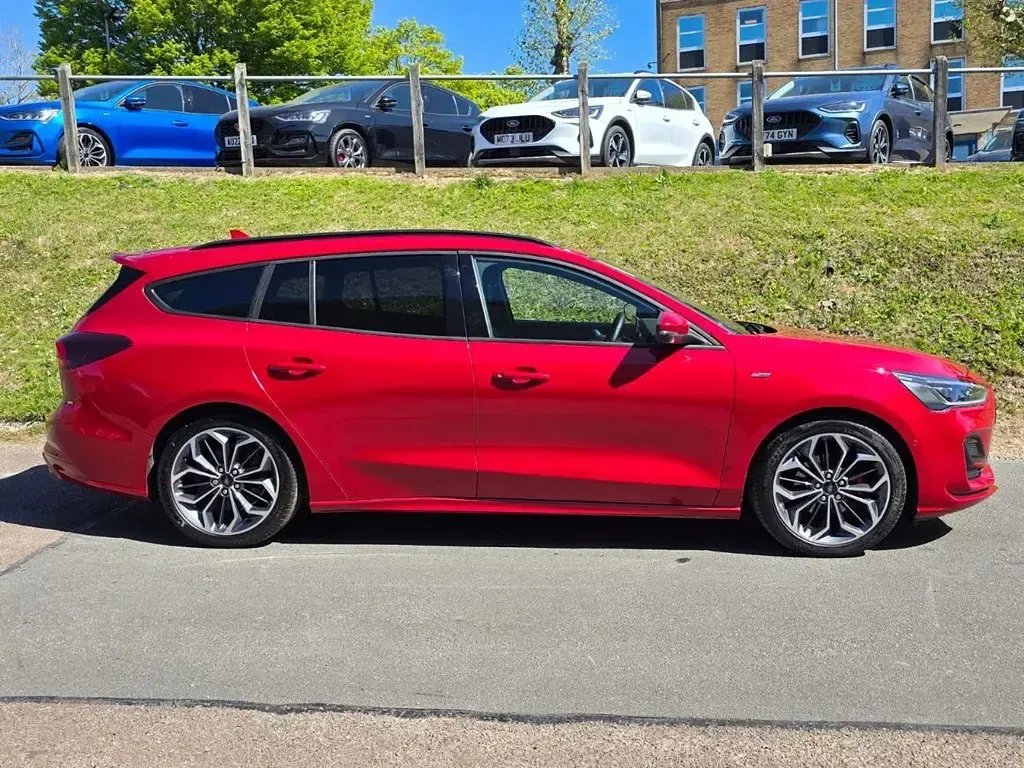 Used Ford Focus ST-Line X 2025 Red Estate