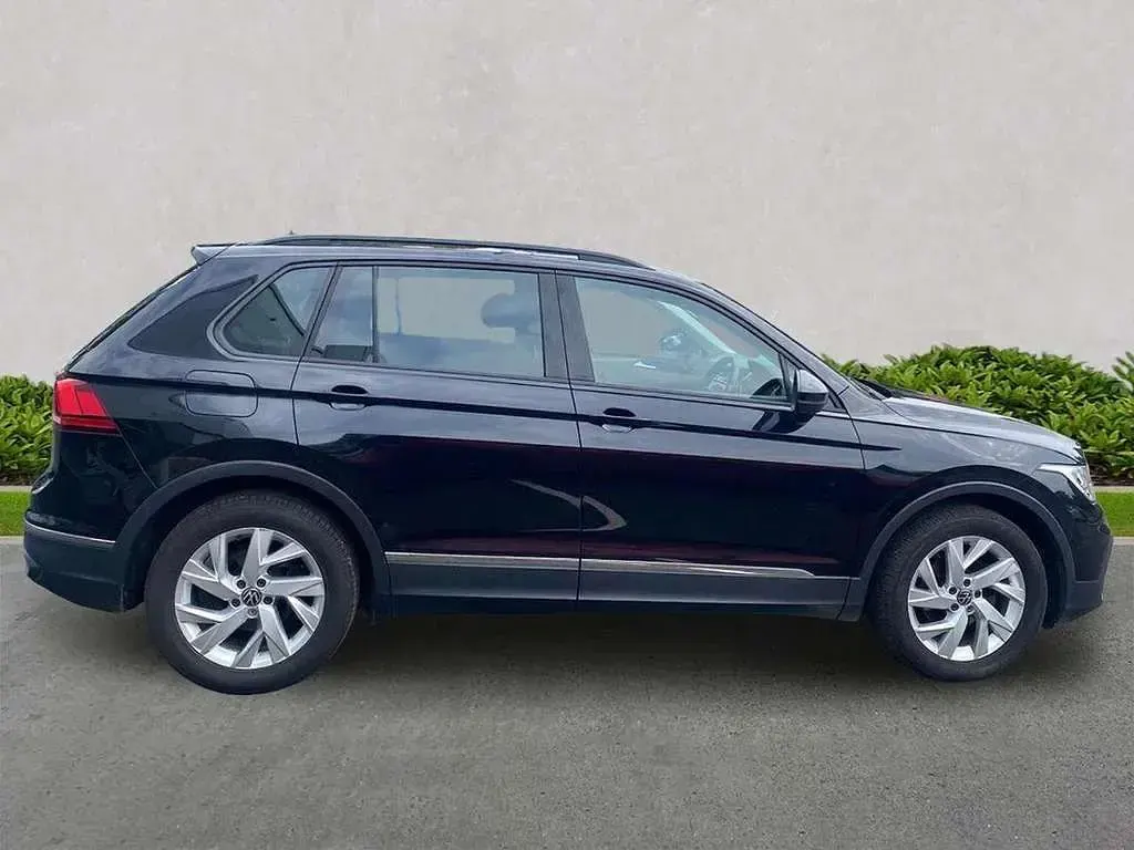 Used VW Tiguan Life 150 HP (110 kW) 2021 Black SUV