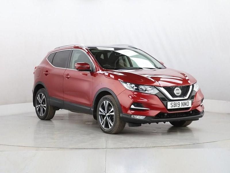 Used Nissan Qashqai N-Connecta 115 HP (84 kW) 2019 Red SUV