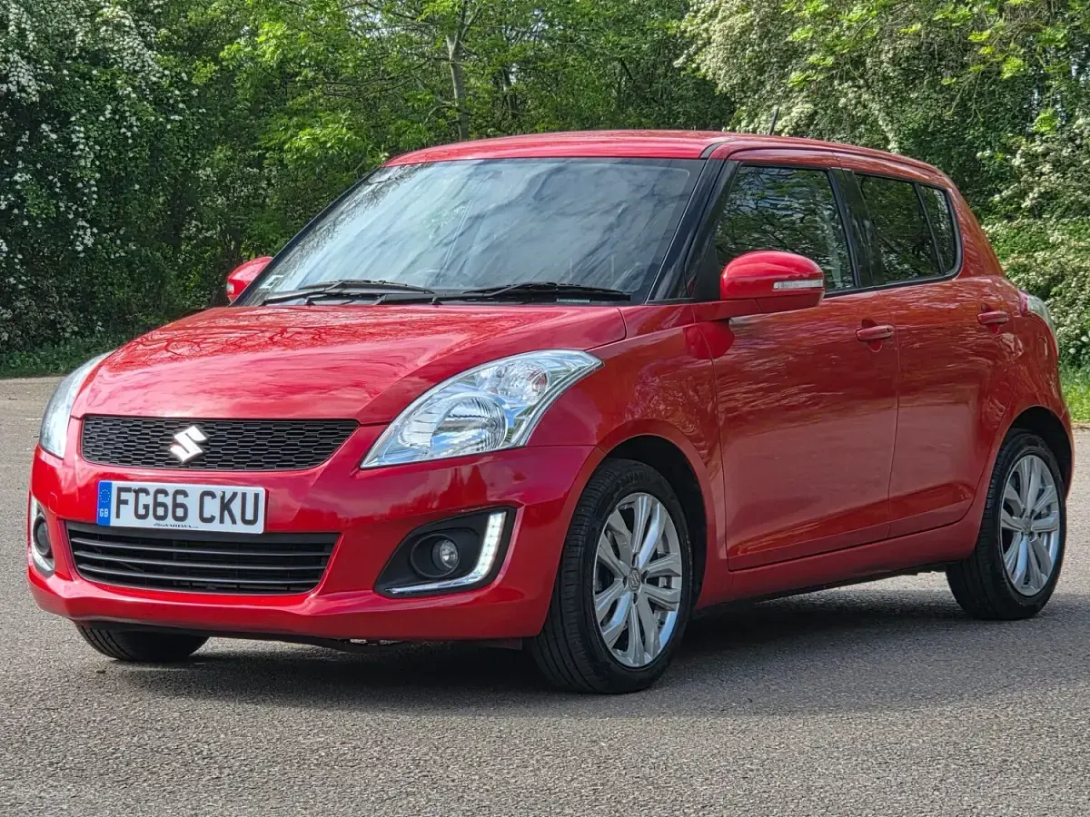 Used Suzuki Swift SZ4 94 HP (69 kW) 2016 Red Hatchback