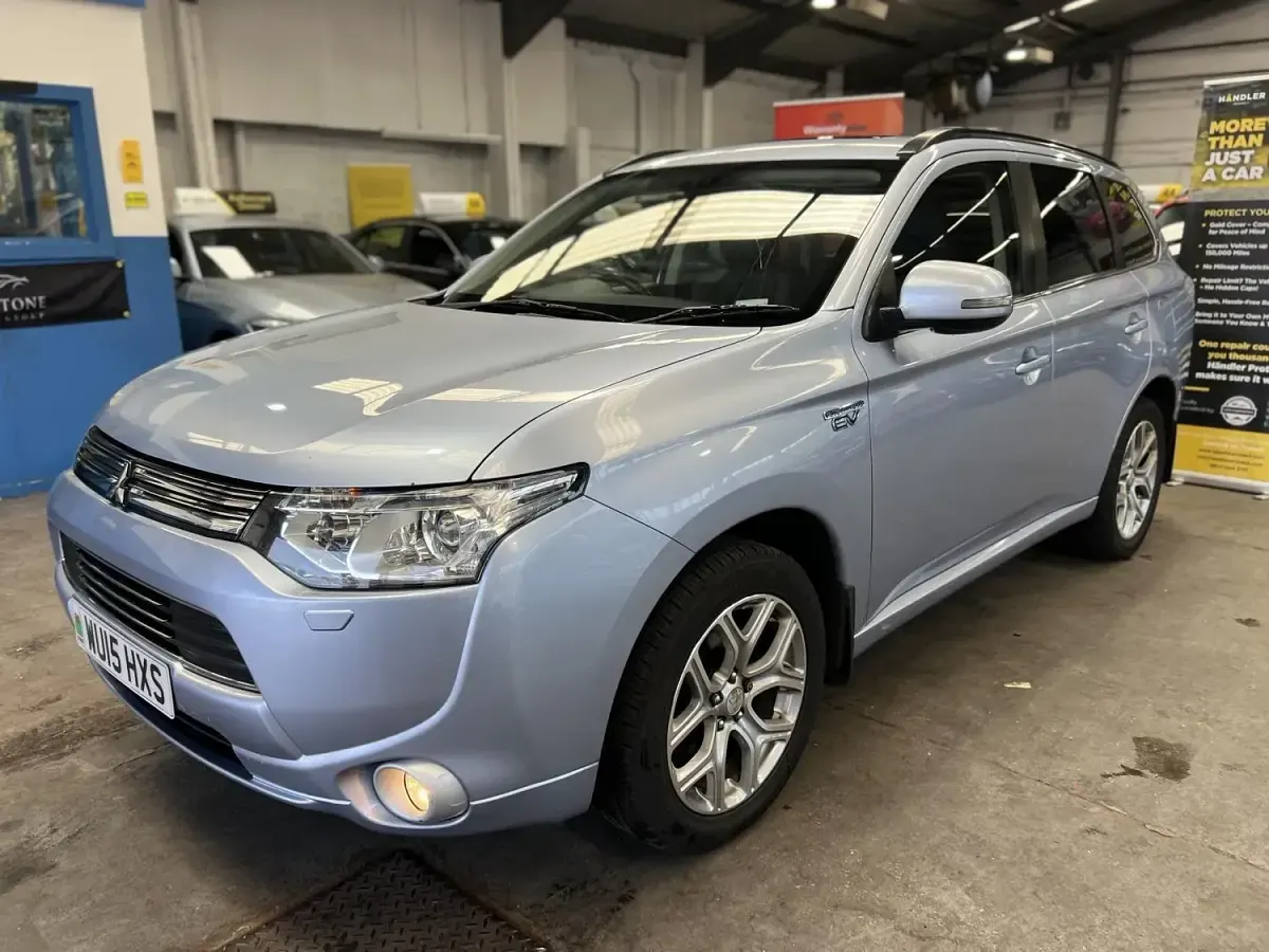 Used Mitsubishi Outlander P-HEV 200 HP (147 kW) 2015 Blue SUV