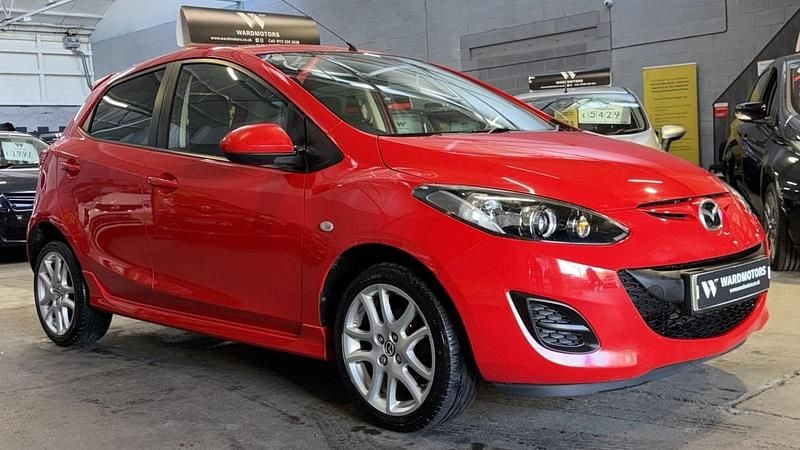 Begagnad Mazda 2 2014 Röd Halvkombi