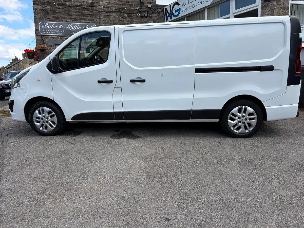 Used Vauxhall Vivaro Sportive 120 HP (88 kW) 2018 White