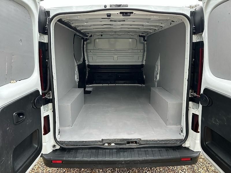 Used Vauxhall Vivaro Sportive 120 HP (88 kW) 2018 White MPV