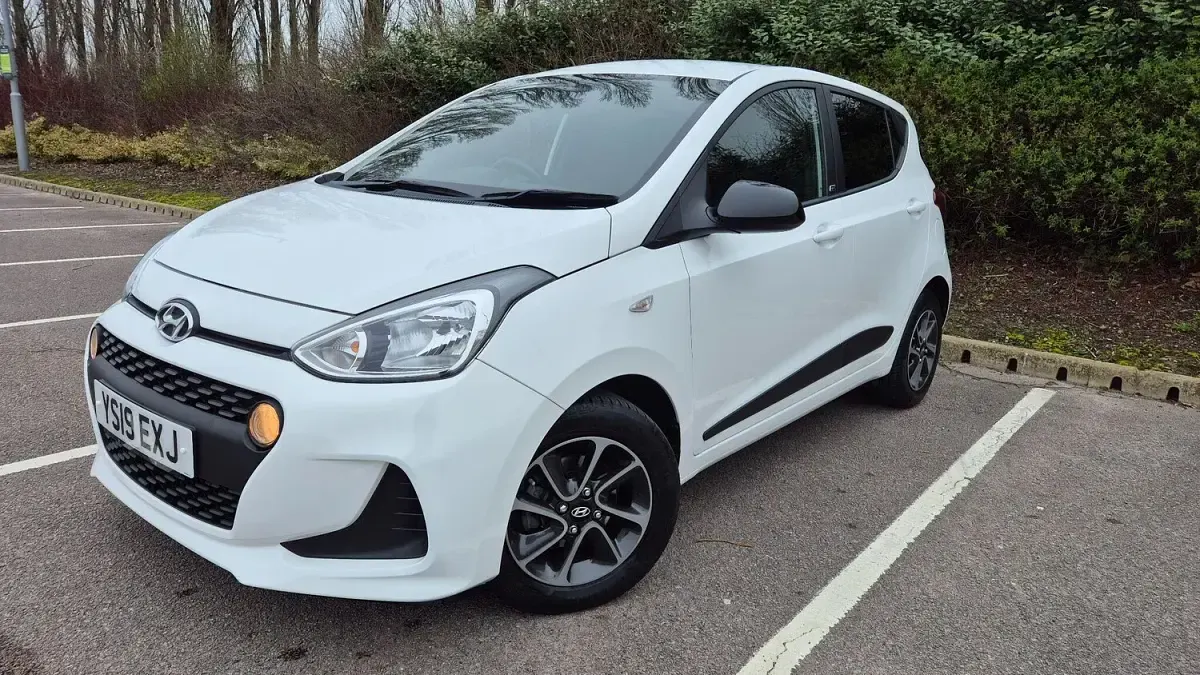 Used Hyundai i10 GO! 66 HP (48 kW) 2019 White Hatchback