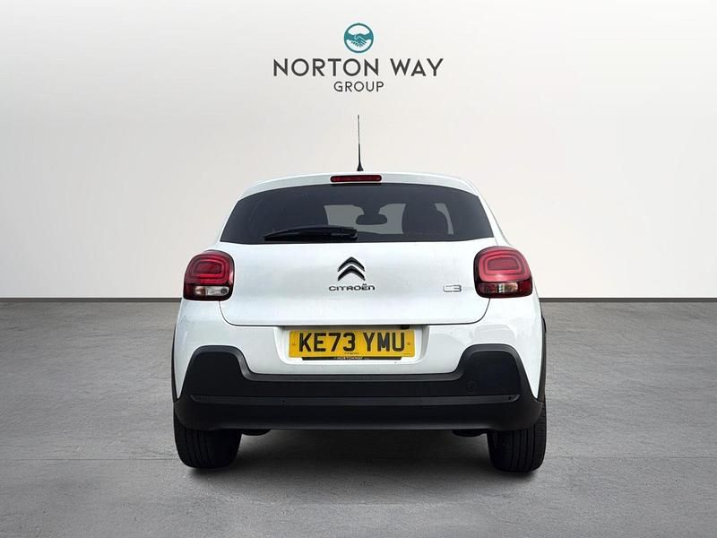Used Citroën C3 PureTech 108 HP (79 kW) 2024 White Hatchback