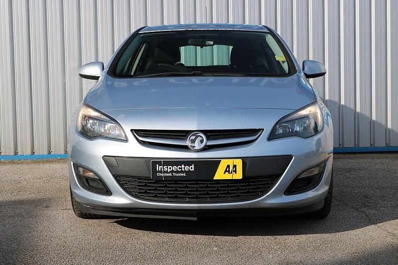 Used Vauxhall Astra 130 HP (95 kW) 2013 Silver Hatchback