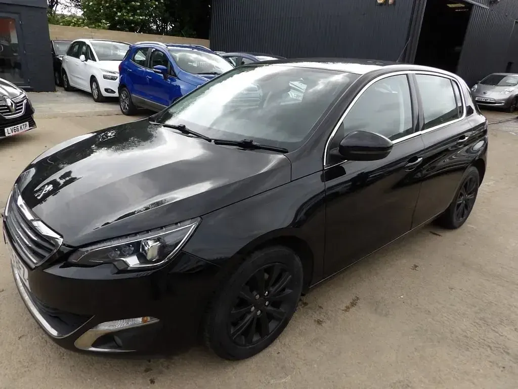 Usado Peugeot 308 Allure 120 CV (88 kW) 2016 Negro Utilitario