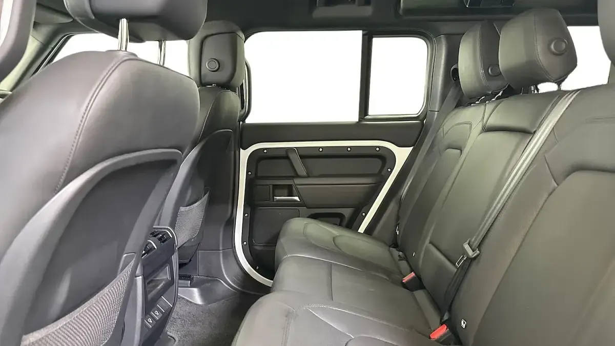Used Land Rover Defender HSE Dynamic 250 HP (183 kW) 2025 White SUV
