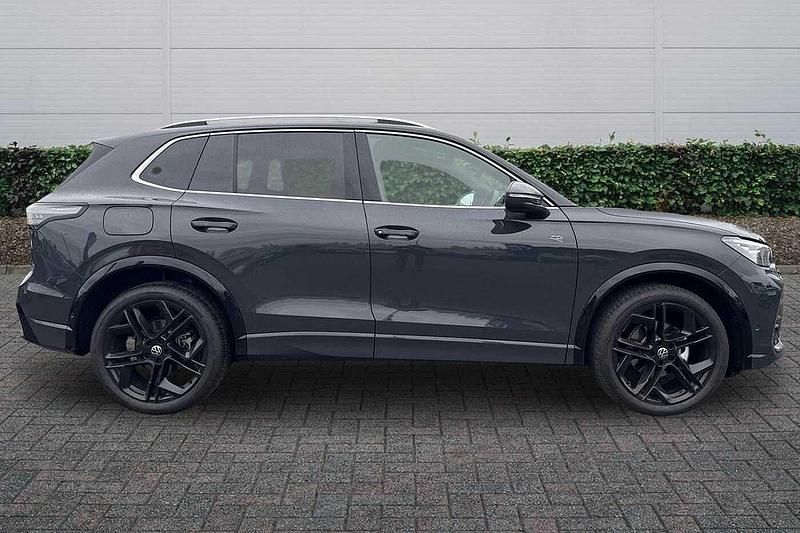 Used VW Tiguan R-line 150 HP (110 kW) 2025 Grey SUV