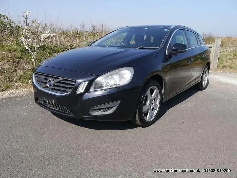 Used Volvo V60 SE Lux 180 HP (132 kW) 2013 Black Estate