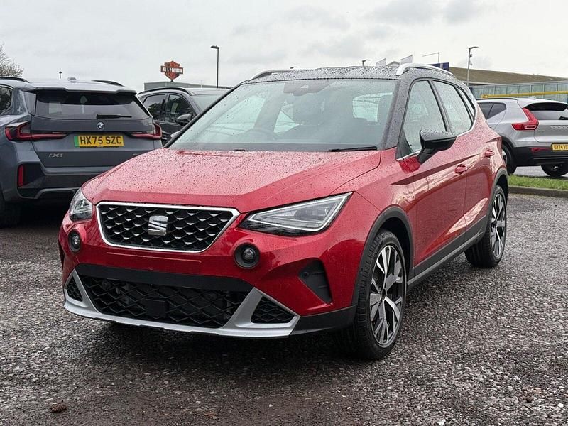 New Seat Arona Xperience Lux 2026 Desire red with black roof SUV
