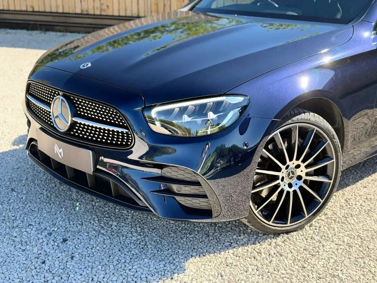 Usado Mercedes E300 AMG line 2023 Azul Carrinha