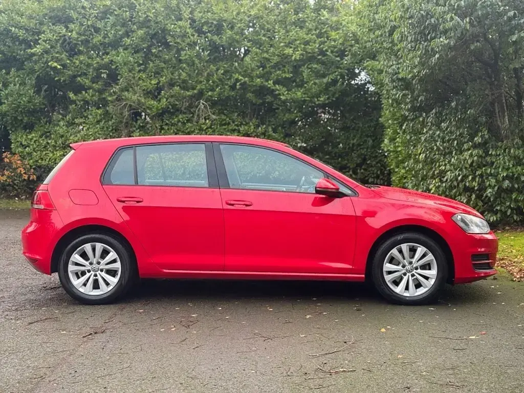 Used VW Golf VII SE 122 HP (89 kW) 2014 Red Hatchback