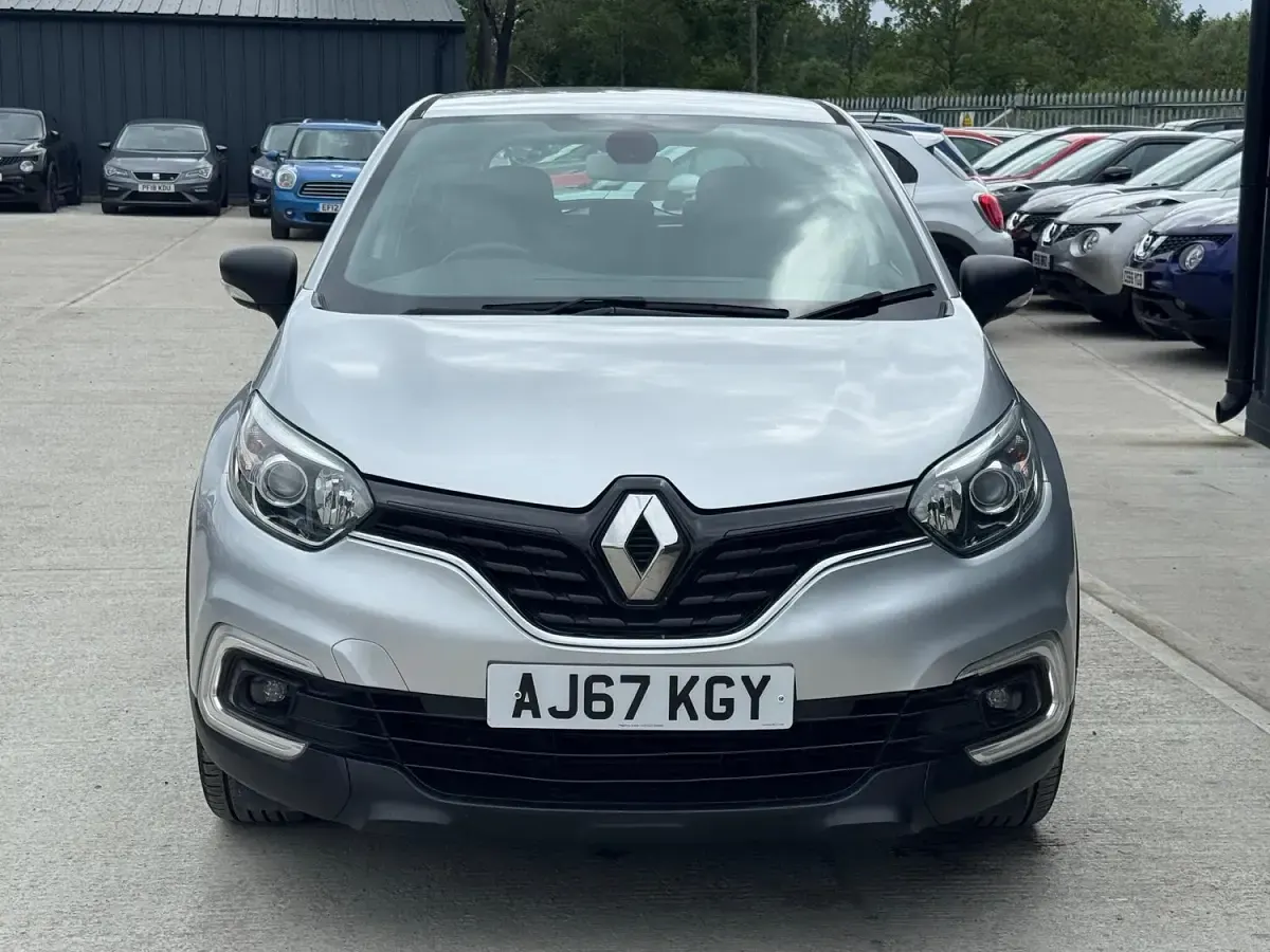 Used Renault Captur Dynamique 90 HP (66 kW) 2018 Silver SUV