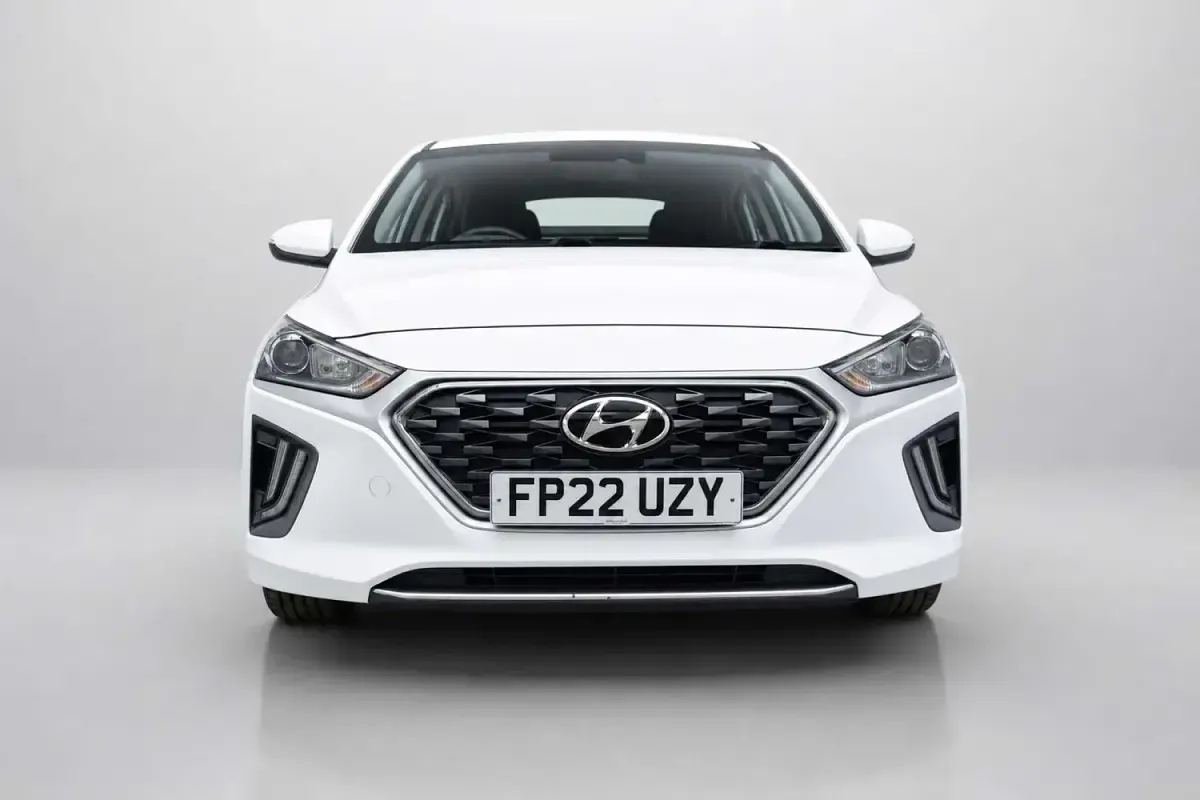 Used Hyundai Ioniq SE 141 HP (103 kW) 2022 White Hatchback