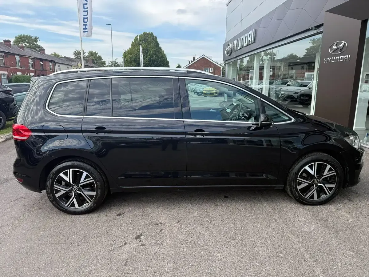 Used VW Touran SEL 150 HP (110 kW) 2023 Black MPV