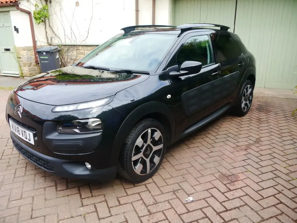 Used Citroën C4 Cactus Flair 110 HP (80 kW) 2018 Black Hatchback