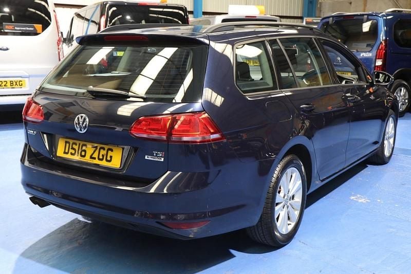 Used VW Golf VII SE 125 HP (91 kW) 2016 Blue Estate