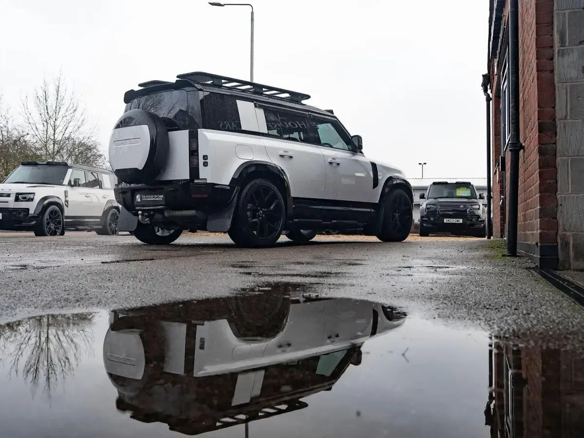 Used Land Rover Defender SE Dynamic 2025 White Estate