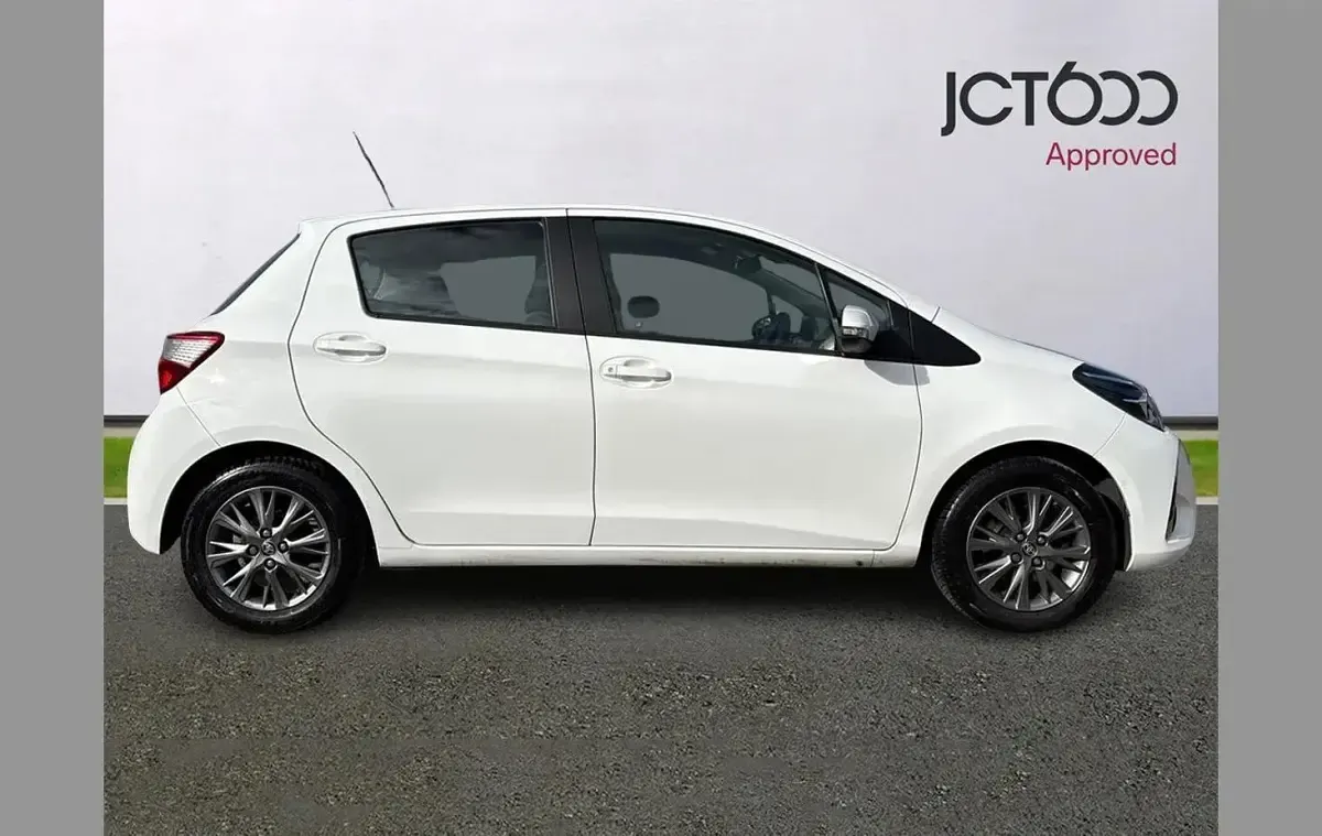 Used Toyota Yaris 109 HP (80 kW) 2019 White Hatchback