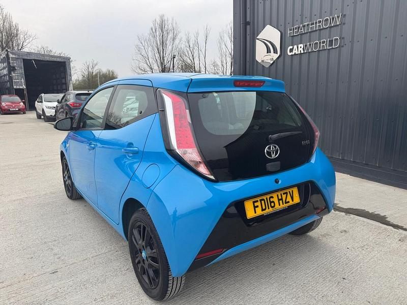 Used Toyota Aygo X-cite 69 HP (50 kW) 2016 Blue Hatchback