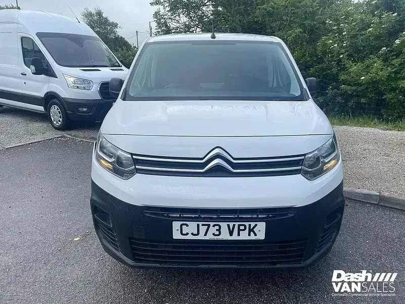 Used Citroën Berlingo 100 HP (73 kW) 2023 Icy white MPV