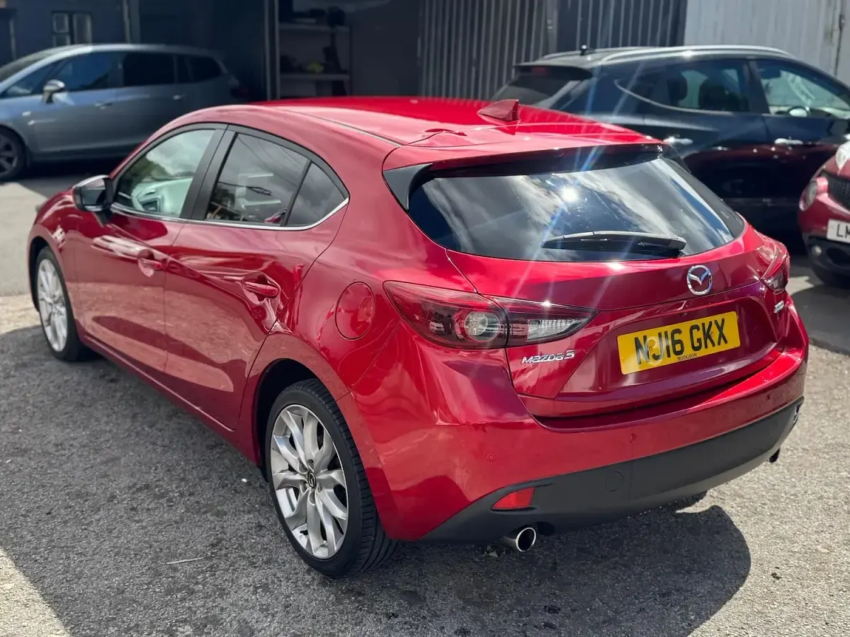 Used Mazda 3 Inclusive 150 HP (110 kW) 2016 Red Hatchback