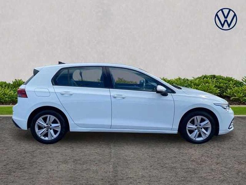 Second-hand VW Golf VIII 110 CP (80 kW) 2022