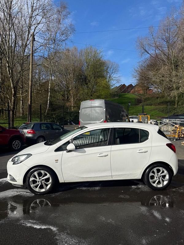 Used Vauxhall Corsa 2017 White Hatchback
