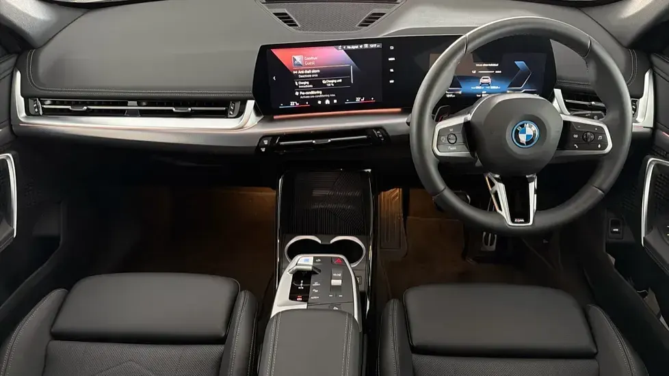 Begagnad BMW iX1 Luxury Line 230 kW (313 HK) 2025 Silver SUV