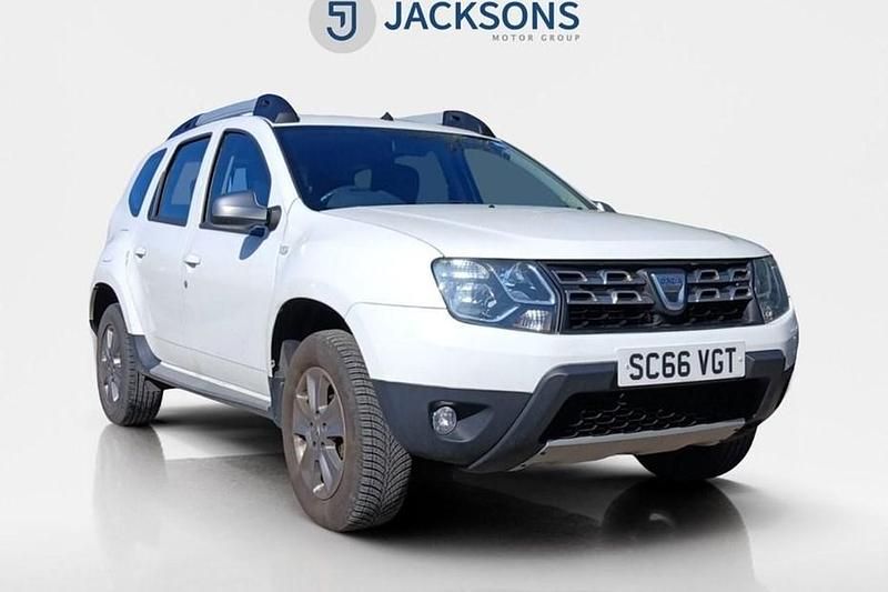Used Dacia Duster Lauréate 110 HP (80 kW) 2017 White SUV