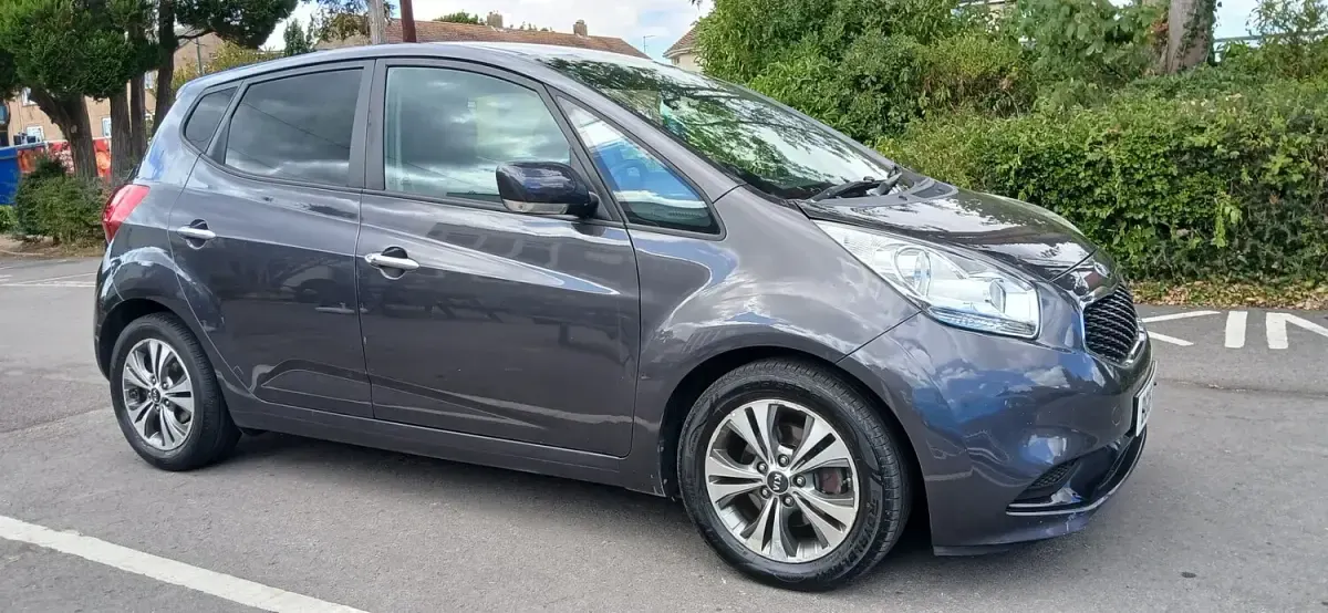 Used Kia Venga 128 HP (94 kW) 2016 Silver Hatchback