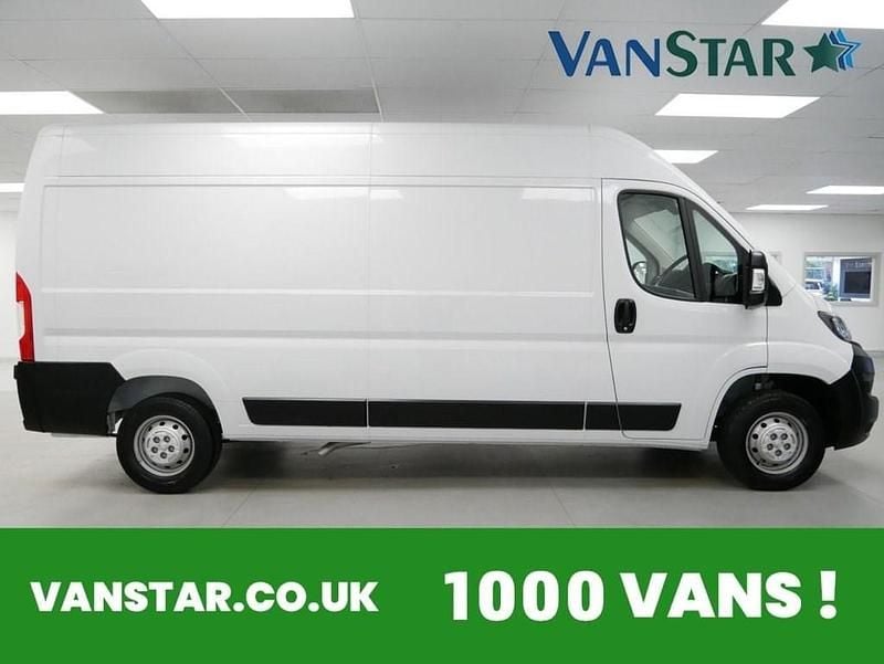 Second-hand Peugeot Boxer Premium 140 CP (102 kW) 2023 Alb Van