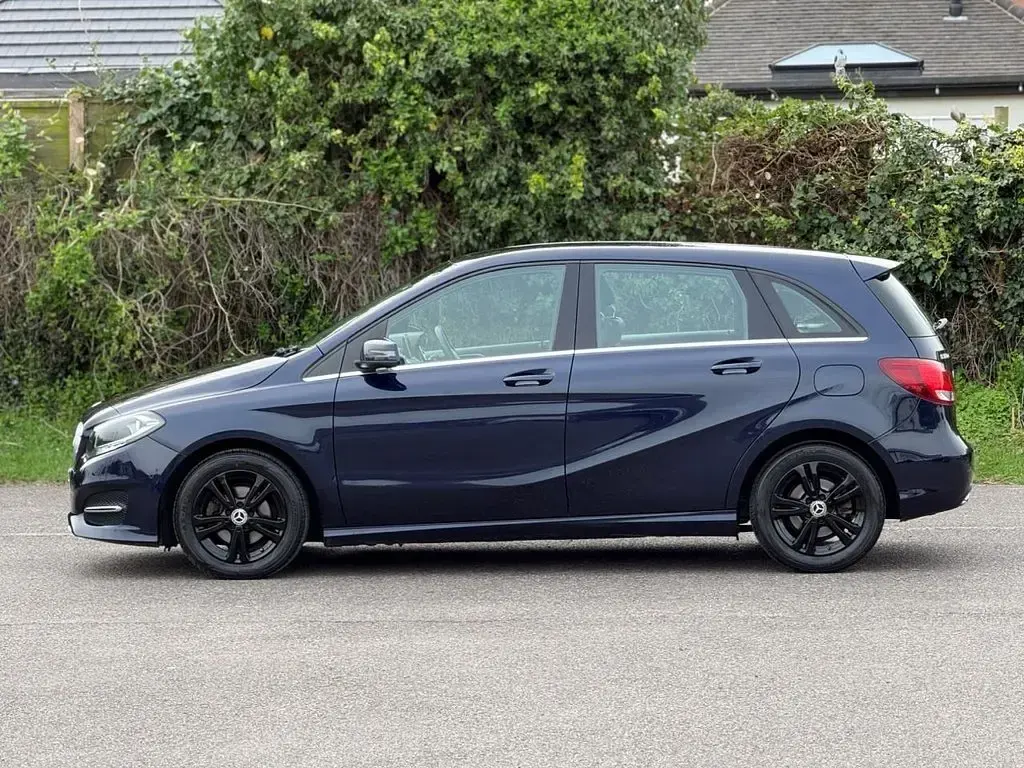 Used Mercedes B180 Executive 109 HP (80 kW) 2017 Blue Hatchback
