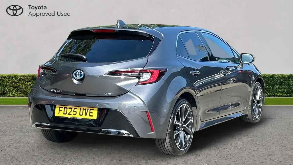 Used Toyota Corolla 140 HP (102 kW) 2025 Decuma grey Hatchback