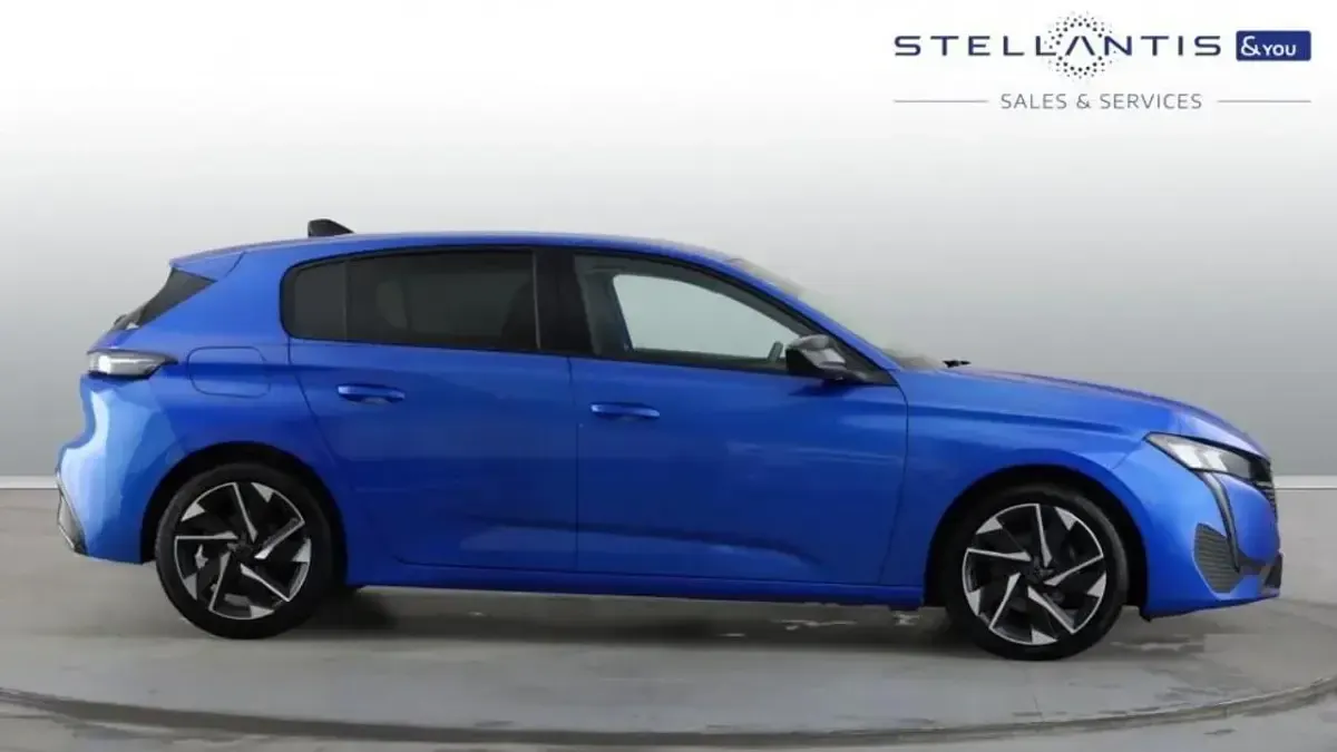 Used Peugeot 308 Allure Premium 129 HP (94 kW) 2023 Blue Hatchback