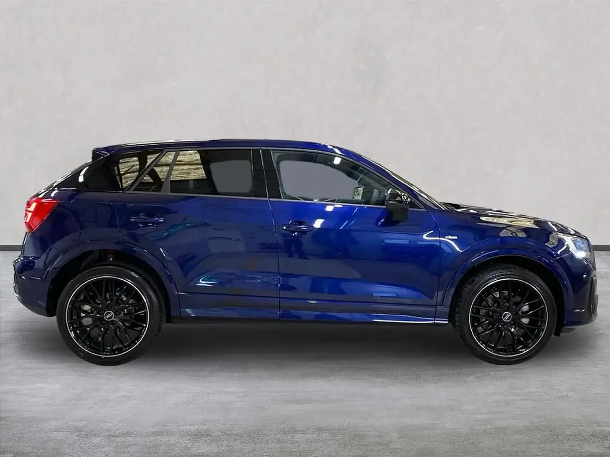 Used Audi Q2 Black Edition 150 HP (110 kW) 2026 Blue SUV