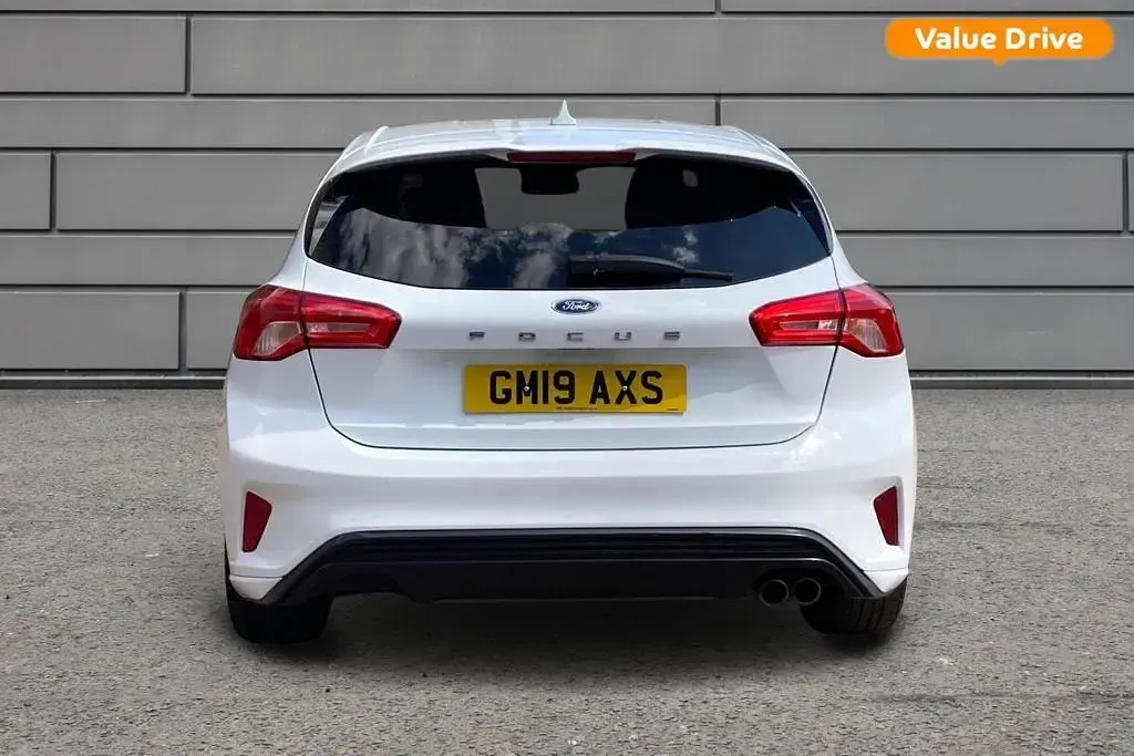 Used Ford Focus ST-Line 125 HP (91 kW) 2019 White Hatchback