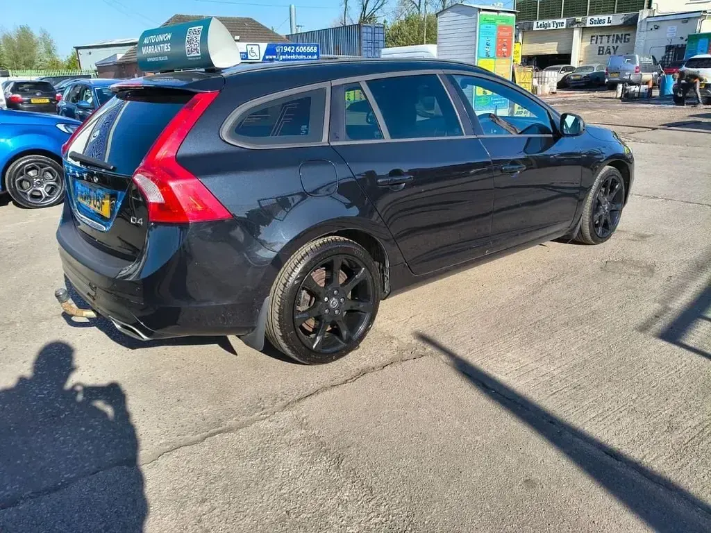 Usado Volvo V60 Business Edition 181 CV (133 kW) 2015 Negro Familiar