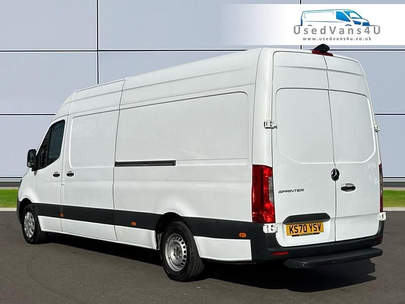 Begagnad Mercedes Sprinter Progressive 150 HK (110 kW) 2021 Vit Van