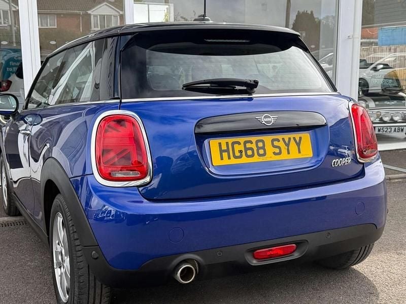 Używany Mini Cooper Classic 2019 Niebieski Hatchback