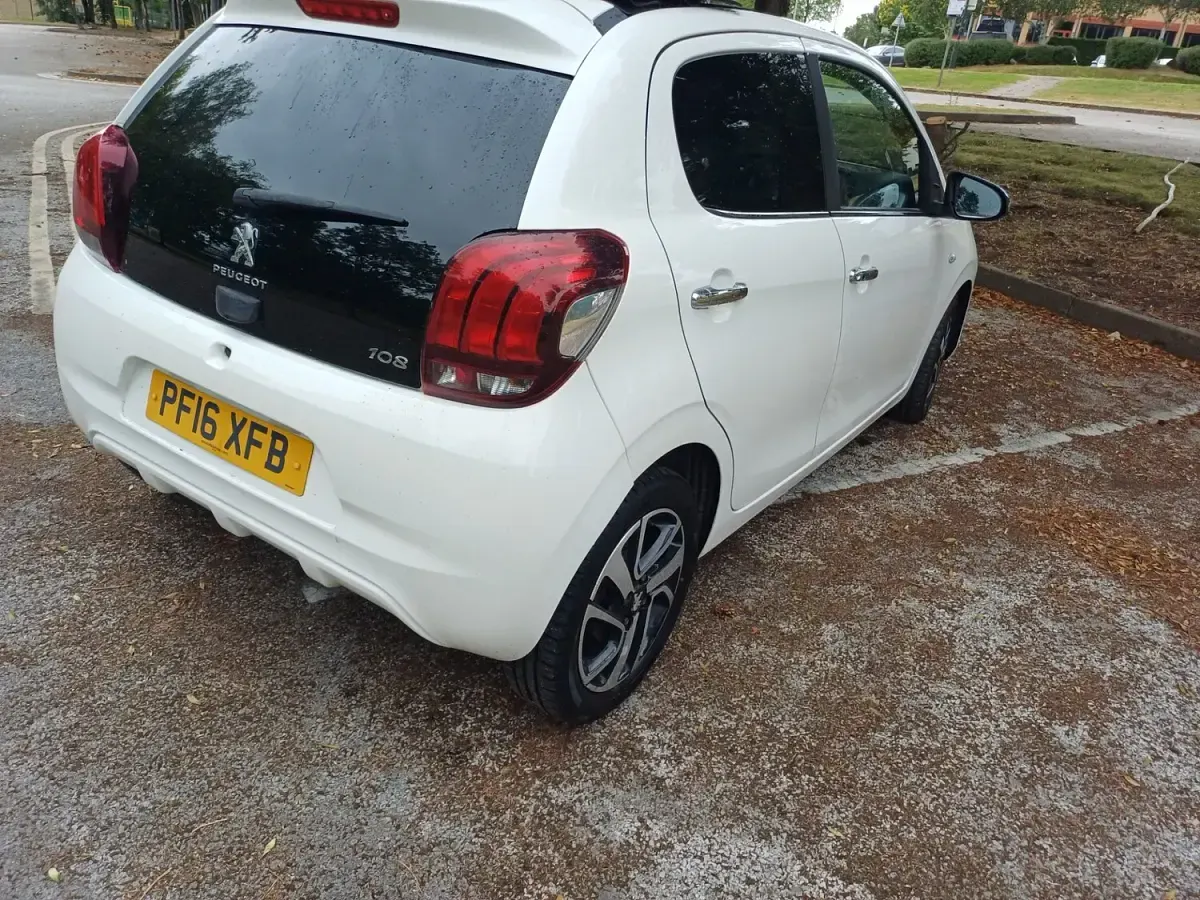 Used Peugeot 108 Allure 82 HP (60 kW) 2016 White Hatchback