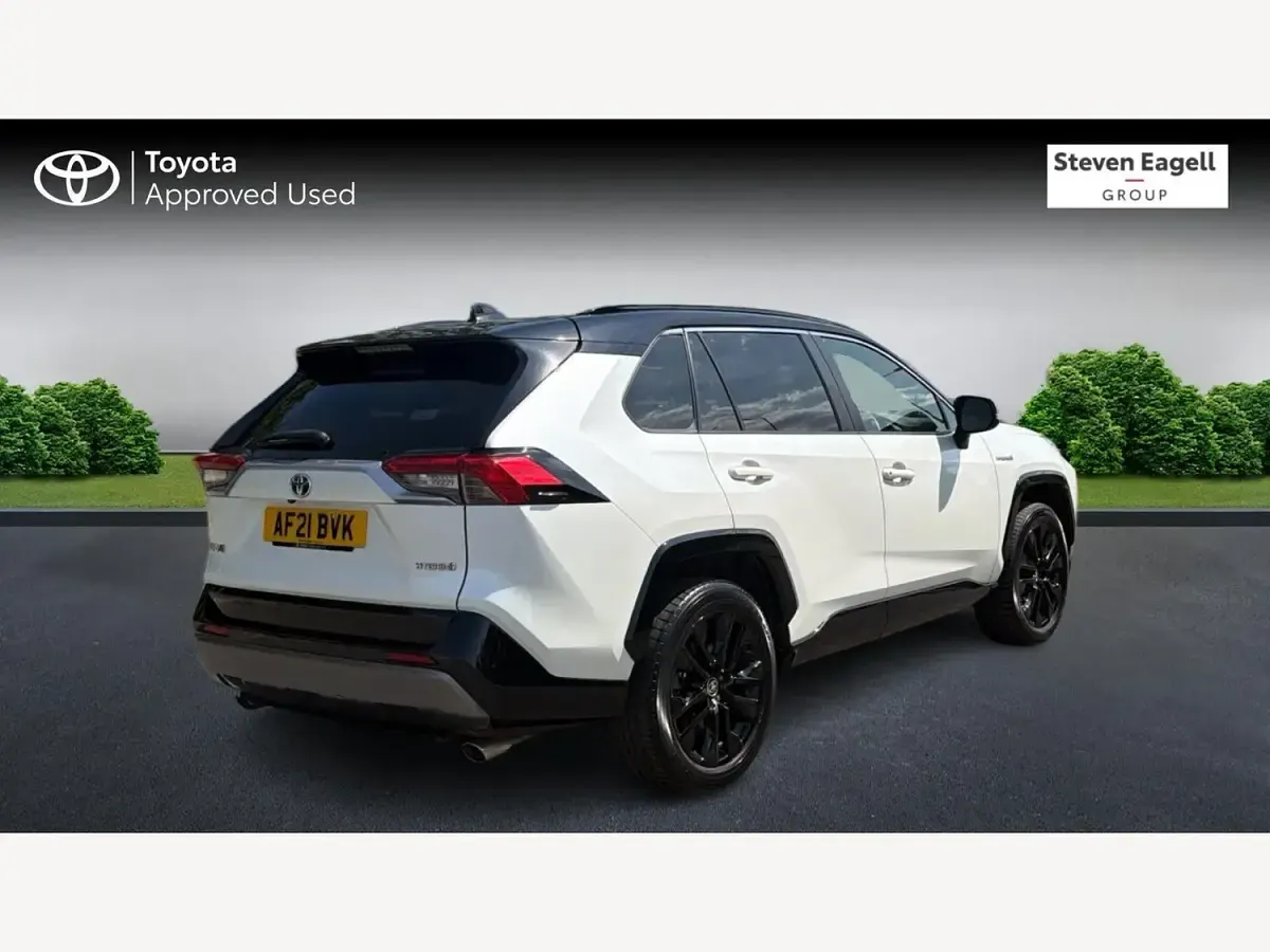 Used Toyota RAV4 218 HP (160 kW) 2021 White/black SUV