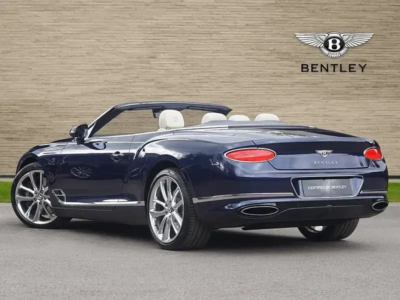 Begagnad Bentley Continental 635 HK (467 kW) 2020 Blå Cab